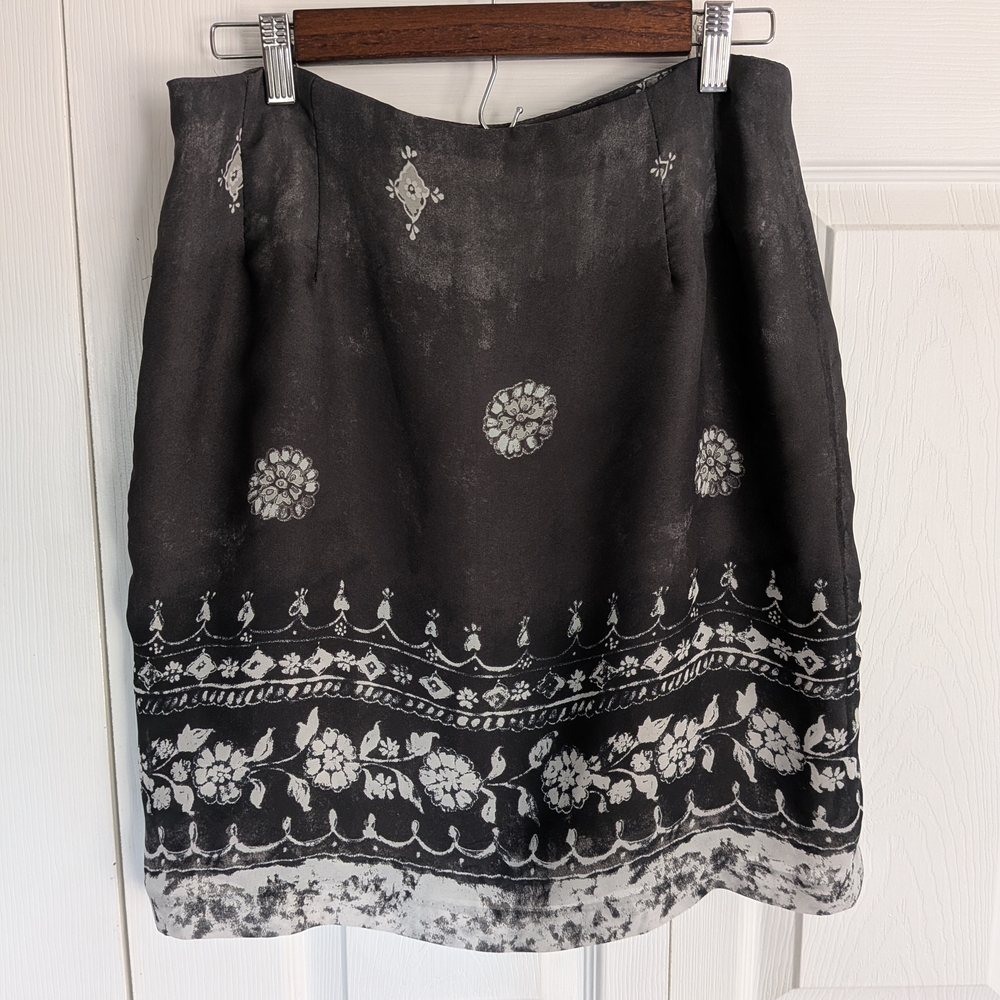 Kemp Collection Women's Wrap Button Up Short Skirt Gray White Flowers Sz 16